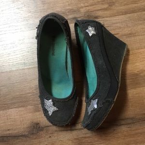 Sequined star wedges